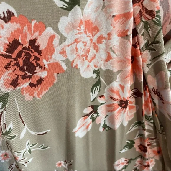 Floral Faux Wrap Maxi Dress. - Picture 5 of 7